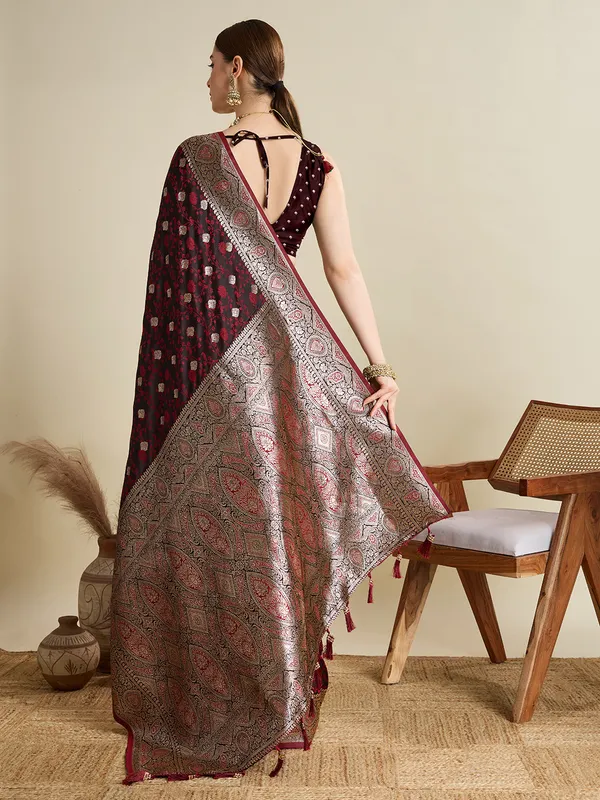 Brown_Rajgharana_Silk_Saree_With_Unstitched_Blouse_Piece