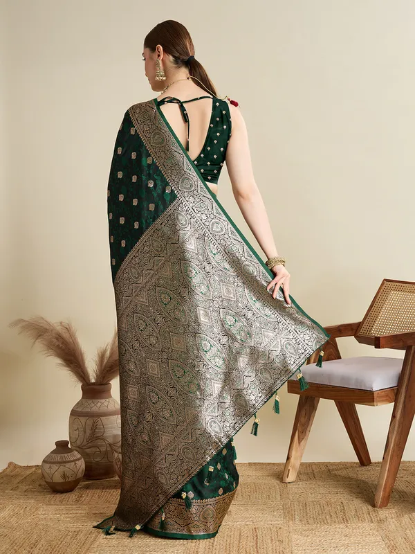 Bottlegreen_Rajgharana_Silk_Saree_With_Unstitched_Blouse_Piece