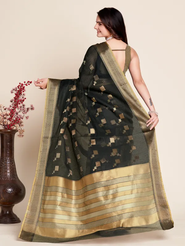 Black_Vedika_Cotton_Saree_With_Unstitched_Blouse_Piece