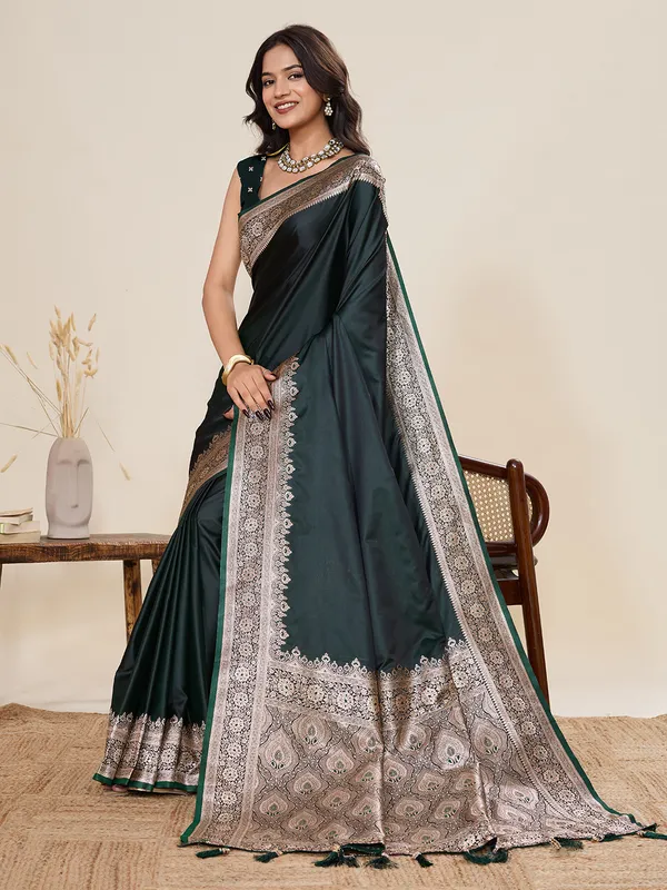 Bottlegreen_Amara_Gala_Silk_Saree_With_Unstitched_Blouse_Piece