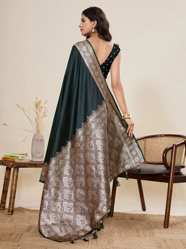 Bottlegreen_Amara_Gala_Silk_Saree_With_Unstitched_Blouse_Piece
