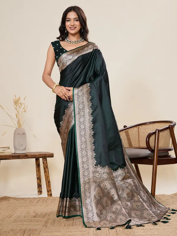 Bottlegreen_Amara_Gala_Silk_Saree_With_Unstitched_Blouse_Piece