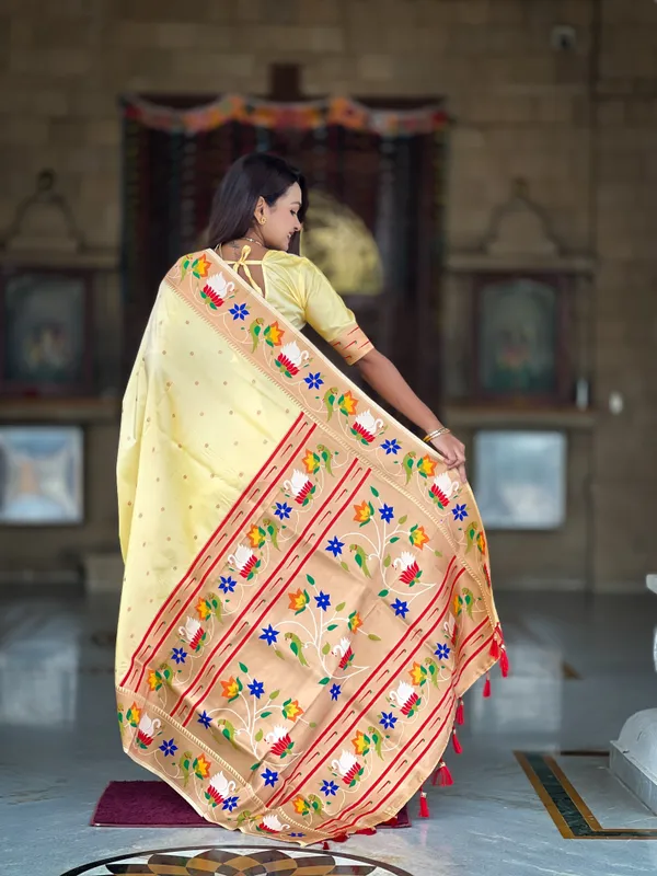 Cream_Rajhans_Silk_Saree_With_Unstitched_Blouse_Piece