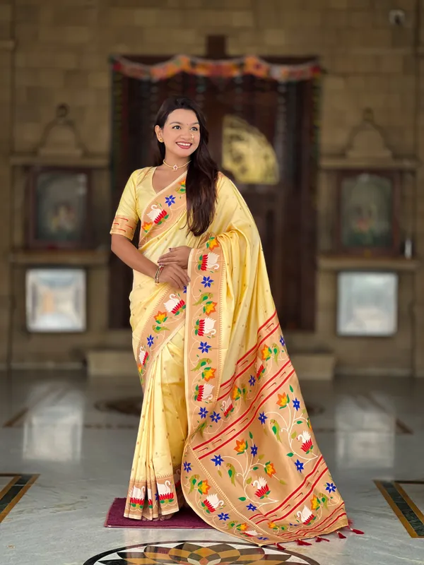 Cream_Rajhans_Silk_Saree_With_Unstitched_Blouse_Piece