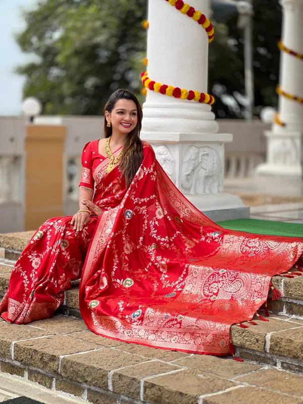 Red_Banarasi_Banarasi_Silk_Saree_With_Unstitched_Blouse_Piece