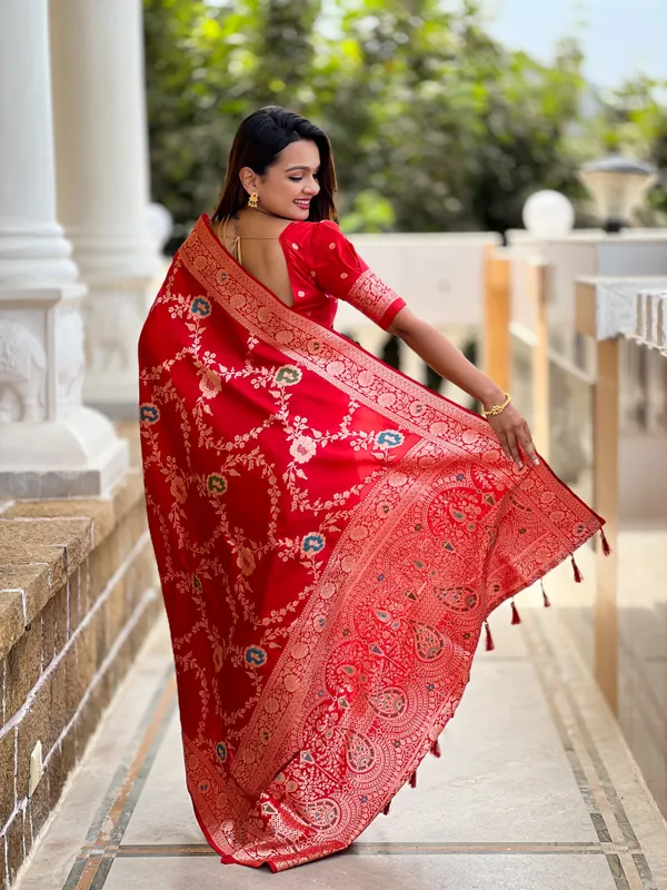 Red_Banarasi_Banarasi_Silk_Saree_With_Unstitched_Blouse_Piece