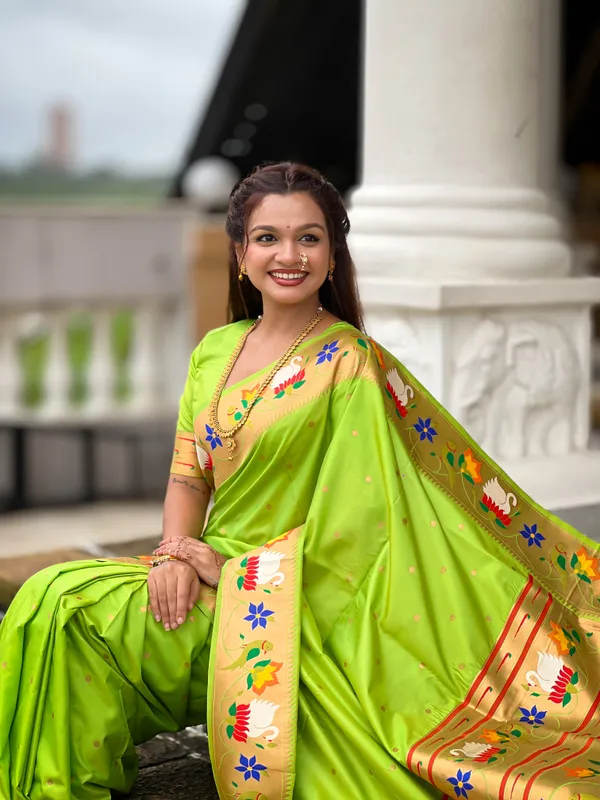Parrot_Green_Rajhans_Paithani_Patola_Silk_Saree_With_Unstitched_Blouse_Piece