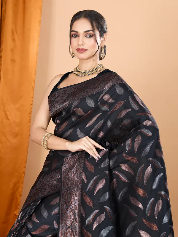 Black_Morpichh_Silk_Saree_With_Unstitched_Blouse_Piece