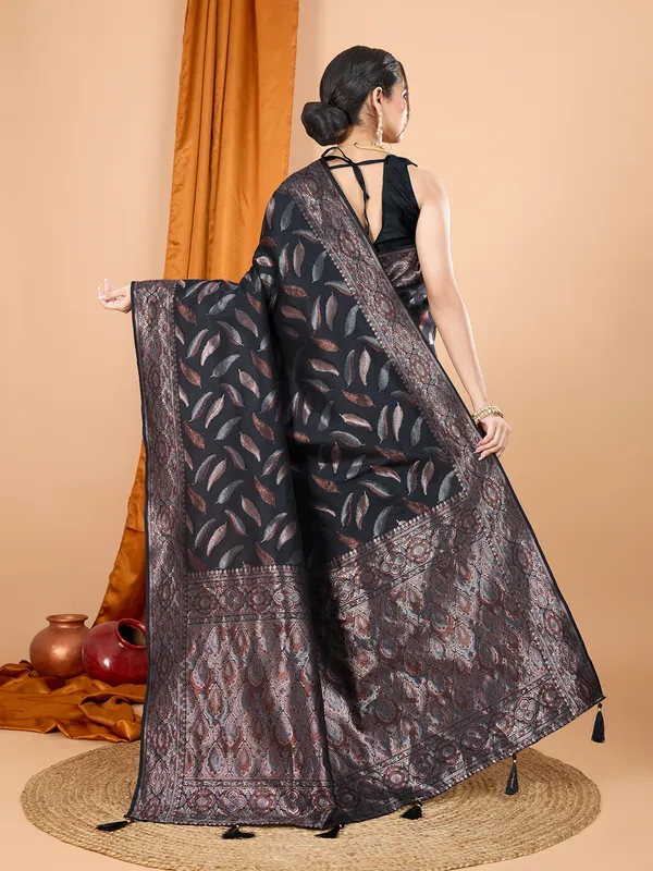 Black_Morpichh_Silk_Saree_With_Unstitched_Blouse_Piece