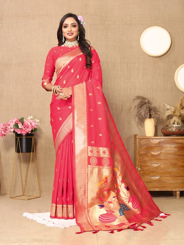 Gajri_Pink_Matka_Paithani_Silk_Saree_With_Unstitched_Blouse_Piece