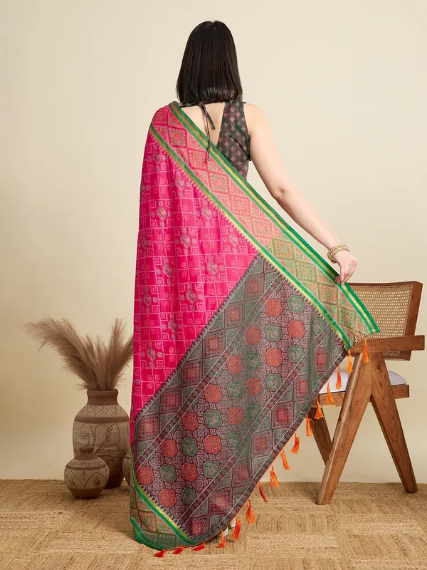 Rani_Pink_Vaibhavi_Silk_Saree_With_Unstitched_Blouse_Piece