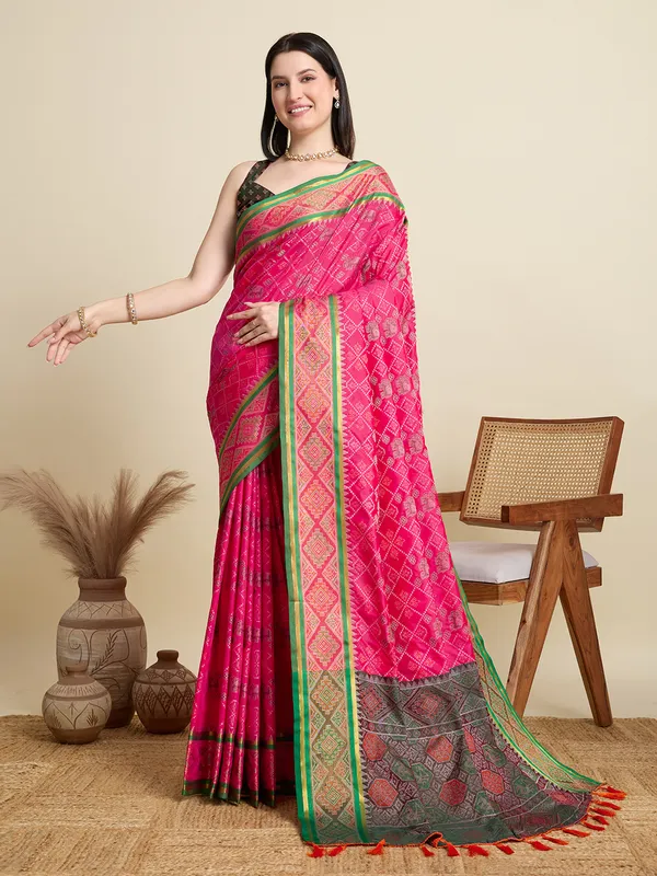 Rani_Pink_Vaibhavi_Silk_Saree_With_Unstitched_Blouse_Piece
