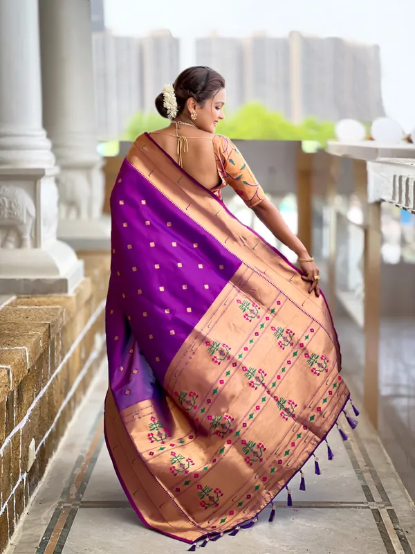 Magenta_Raffel_Silk_Saree_With_Unstitched_Blouse_Piece