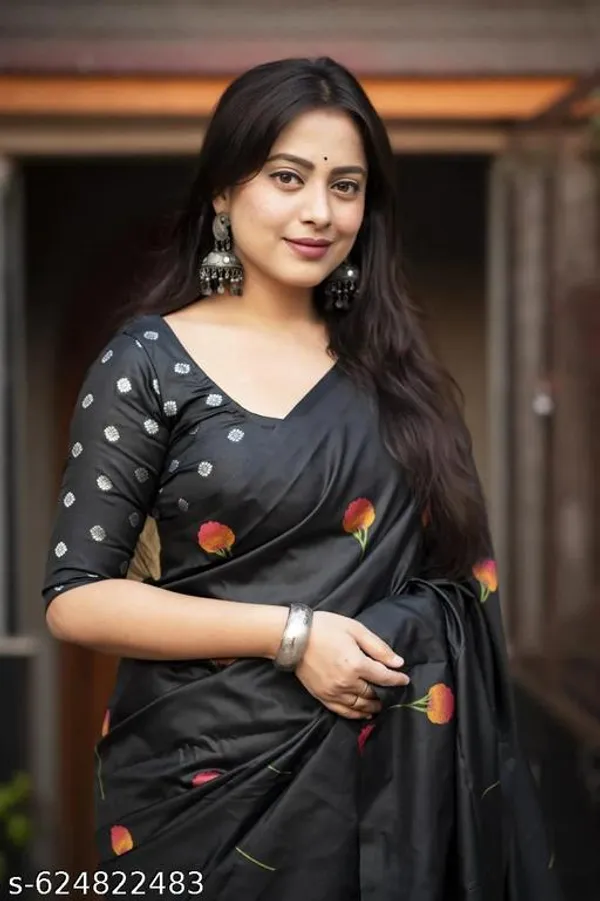Black_Soft_Silk_Designer_Saree_With_Silver_Zari_Woven_Pallu_Rose_Design_Blouse_Lightweight_Party_Festive_Wedding_Wear_Saree_For_Women