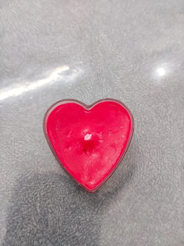 Heart-Shaped_Scented_Candle_In_Red_(Pack_Of_10)