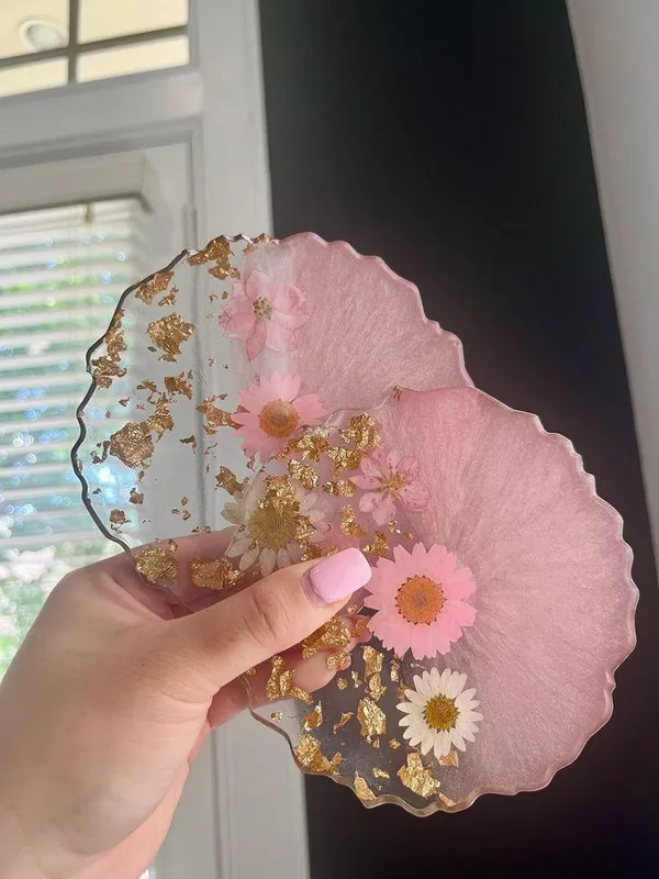 Handmade_Resin_Coaster_Set_With_Pressed_Flowers_And_Gold_Leaf_-_Pink_&_White_(Set_Of_4)