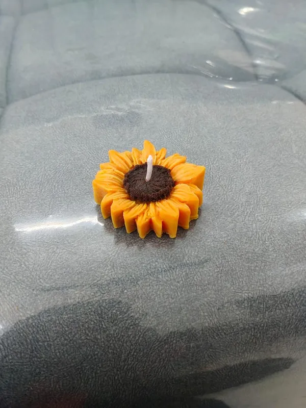 Handmade_Sunflower_Shaped_Decorative_Candle_(Pack_Of_4)