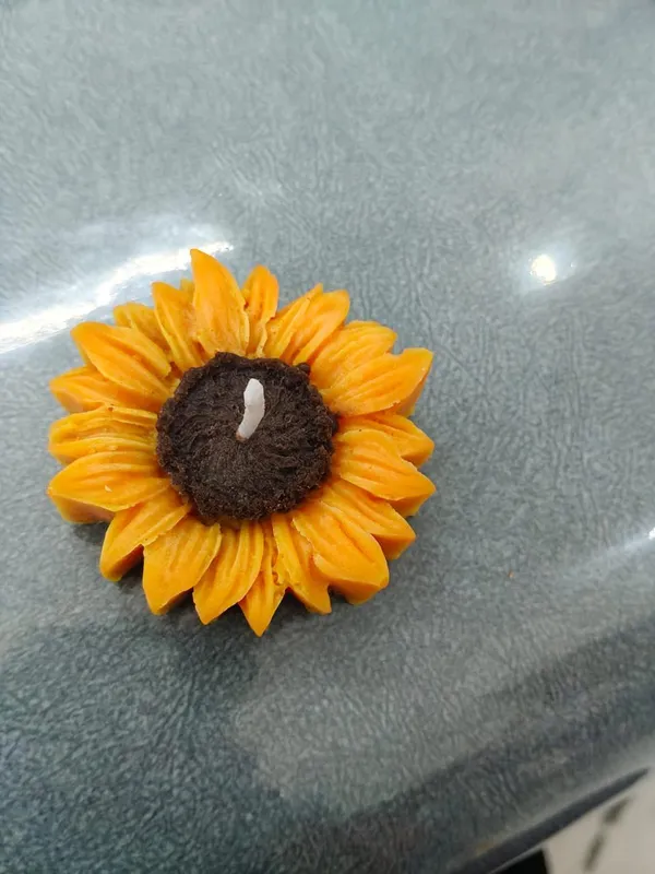 Handmade_Sunflower_Shaped_Decorative_Candle_(Pack_Of_4)