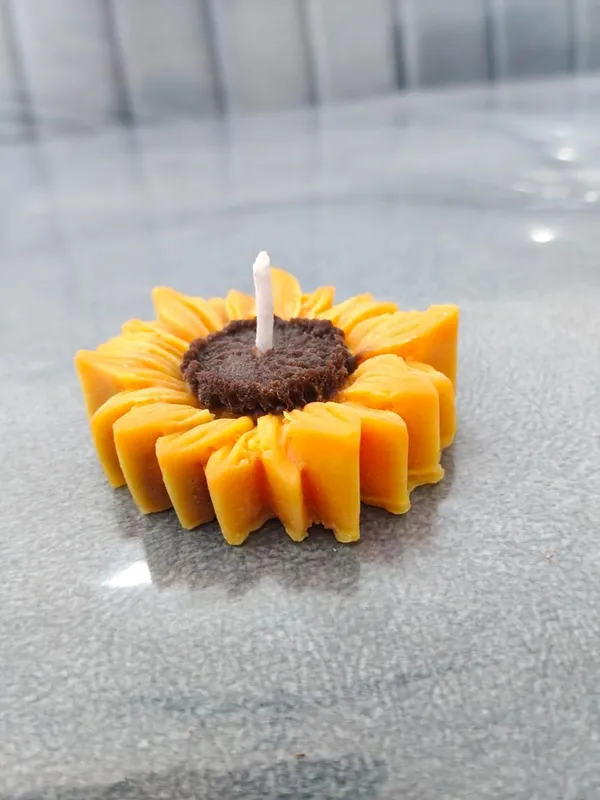 Handmade_Sunflower_Shaped_Decorative_Candle_(Pack_Of_4)