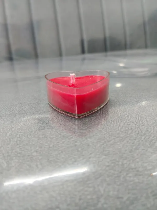 Heart-Shaped_Scented_Candle_In_Red_(Pack_Of_10)