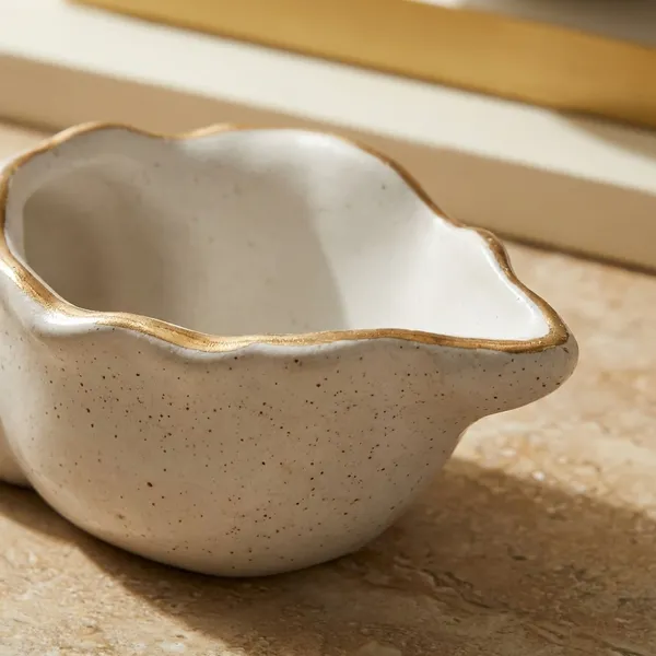 White_Ceramic_Decorative_Shell_Bowl_With_Gold_Rim