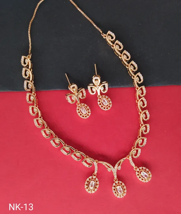 Gold_Tone_Crystal_Studded_Necklace_And_Earrings_Set_Nk_13