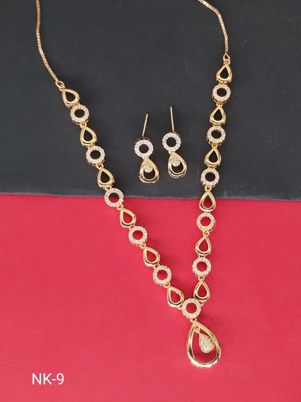 Gold_Tone_Teardrop_And_Circle_Necklace_Set_With_Earrings_Nk_9