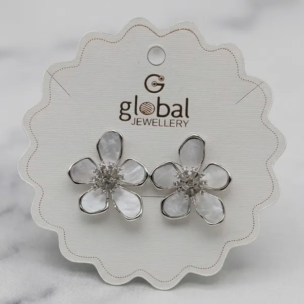 White_Daisy_Flower_Stud_Earrings_With_Rhinestone_Center