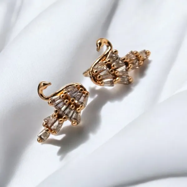 Crystal_Swan_Shaped_Stud_Earrings_Elegant_Design
