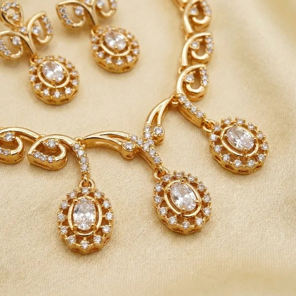 Gold_Tone_Crystal_Studded_Necklace_And_Earrings_Set_Nk_13