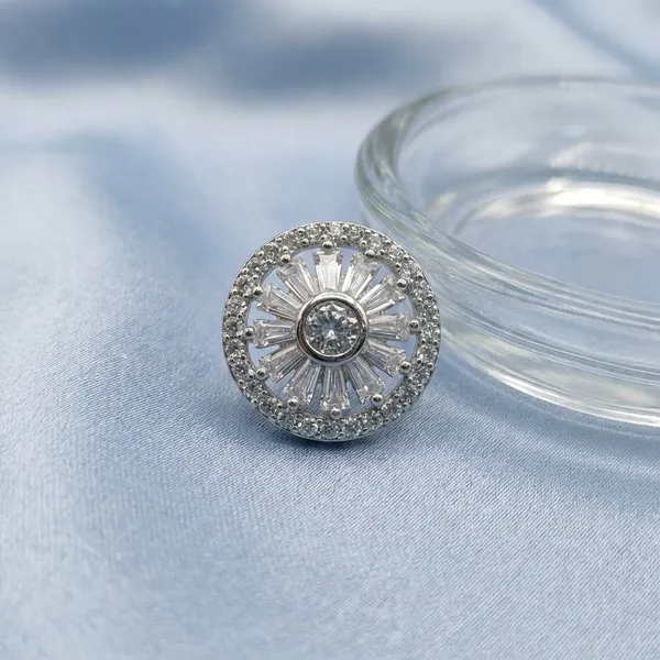 Diamond_Style_Circular_Stud_Earrings_Elegant_Design