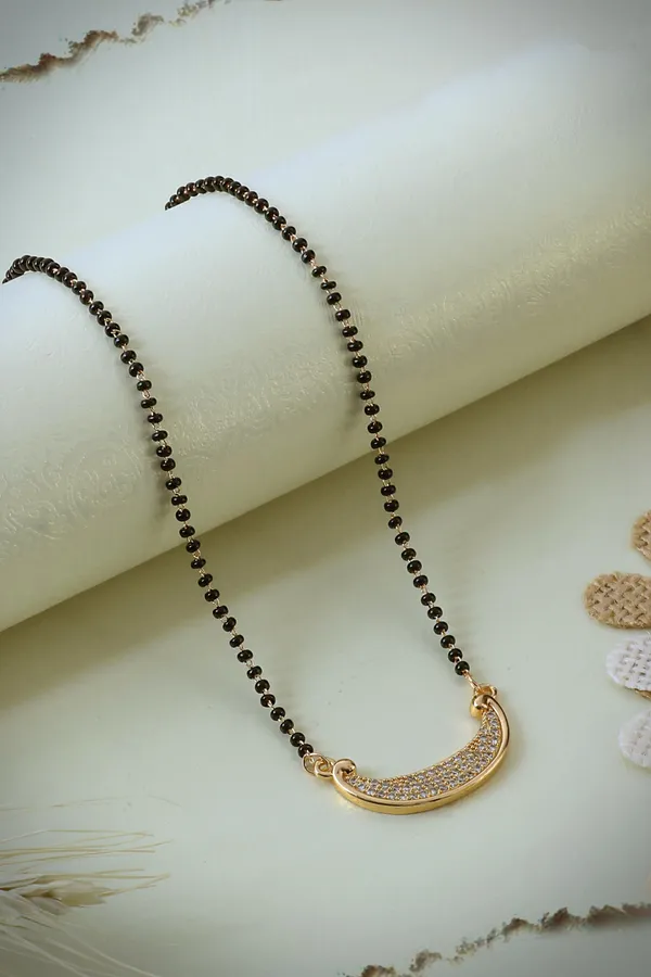 Gold_Pendant_Mangalsutra_Necklace_With_Black_Beads