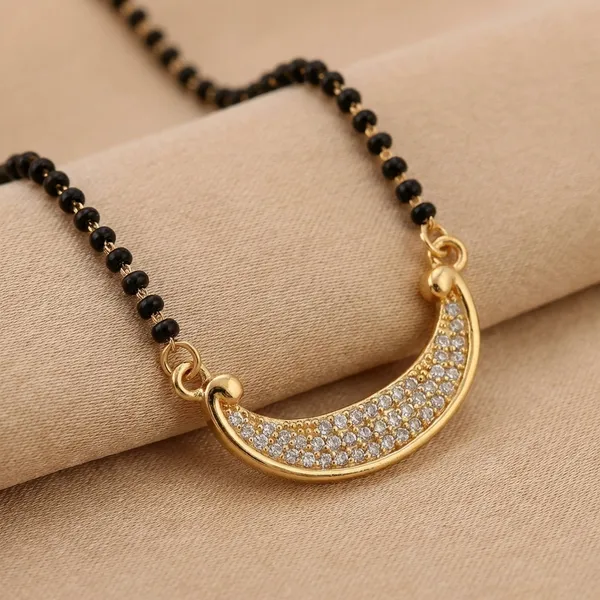 Gold_Pendant_Mangalsutra_Necklace_With_Black_Beads