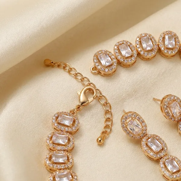 Rose_Gold_Rectangular_Crystal_Necklace_Set_With_Earrings_Nk_10