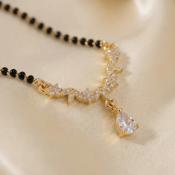 Black_Beaded_Mangalsutra_With_Golden_Pendant