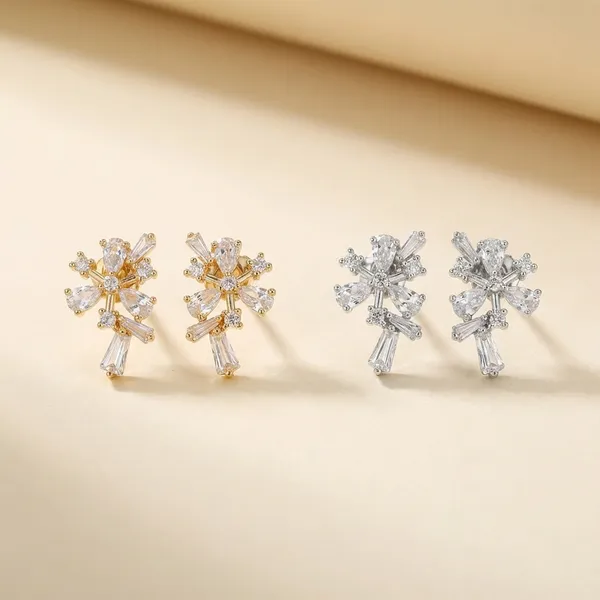 Crystal_Floral_Stud_Earrings_Sparkling_Design