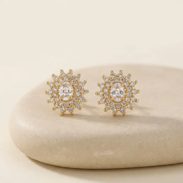 Crystal_Embellished_Floral_Stud_Earrings