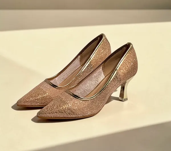 Elegant_Rose_Gold_Glitter_Pointed_Toe_Kitten_Heels_For_Women