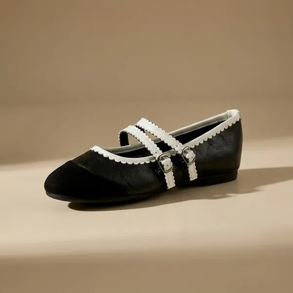 Black_Ballet_Flats_With_White_Scalloped_Straps