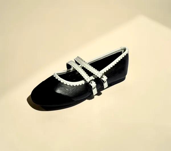 Black_Ballet_Flats_With_White_Scalloped_Straps