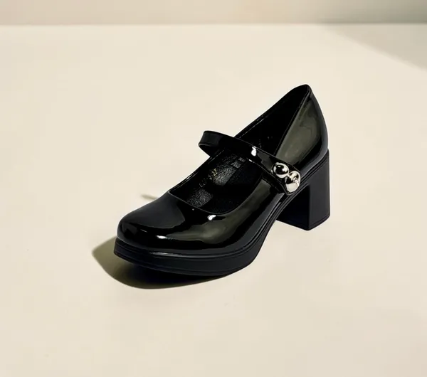 Black_Patent_Platform_Mary_Jane_Shoes_With_Chunky_Heel