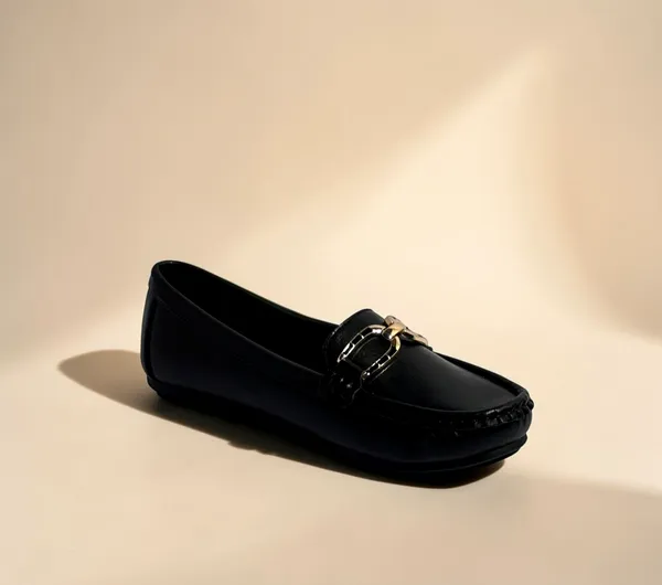 Women'S_Black_Loafers_With_Metal_Chain_Buckle