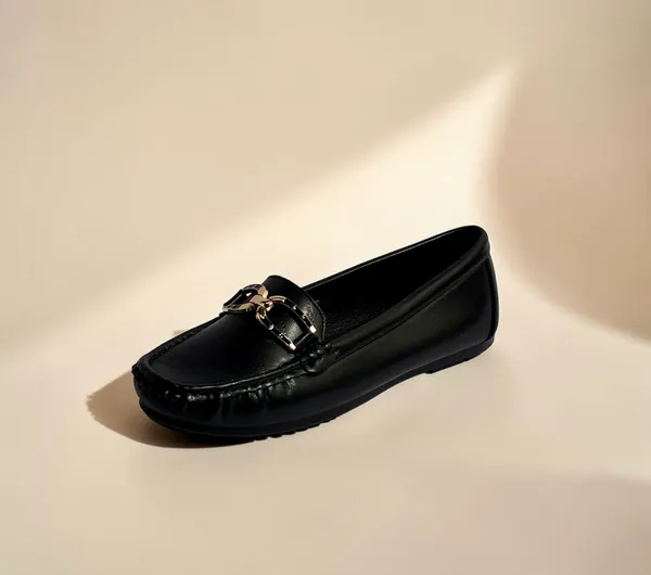 Women'S_Black_Loafers_With_Metal_Chain_Buckle