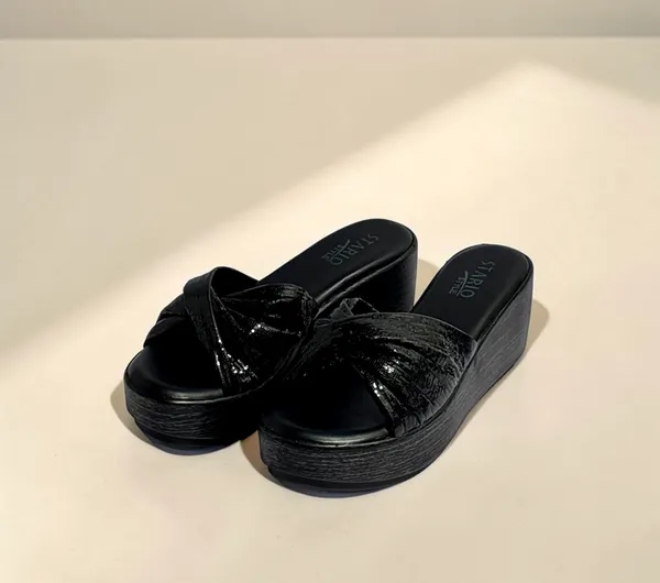 Stylish_Black_Platform_Slide_Sandals_With_Criss-Cross_Straps