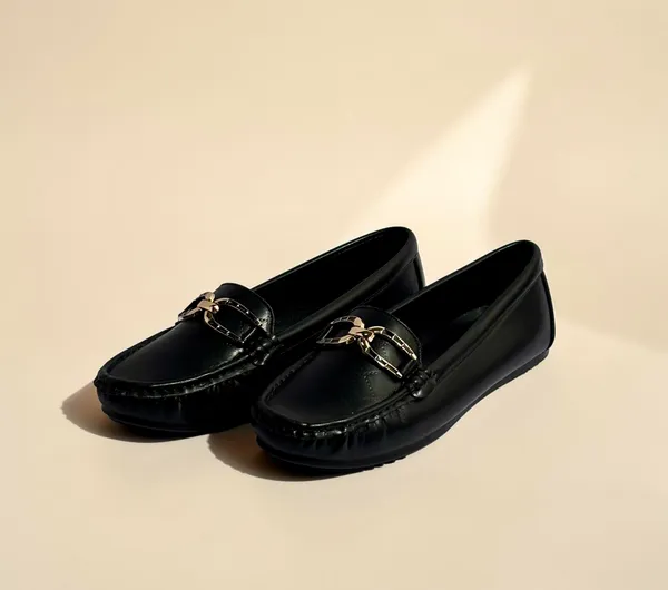 Women'S_Black_Loafers_With_Metal_Chain_Buckle
