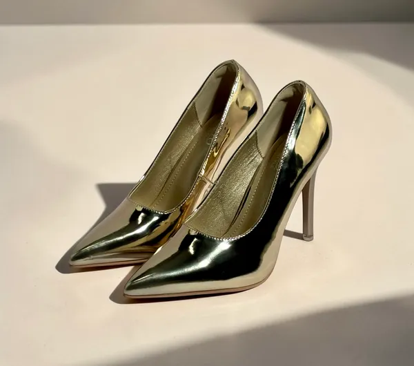 Metallic_Gold_Pointed_Stiletto_Heels_For_Women