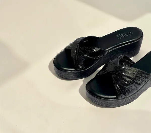 Stylish_Black_Platform_Slide_Sandals_With_Criss-Cross_Straps
