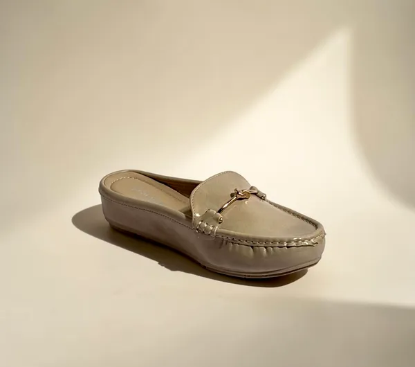 Women'S_Beige_Backless_Loafer_Mules_With_Gold_Chain_Detail