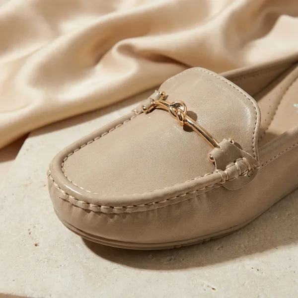 Women'S_Beige_Backless_Loafer_Mules_With_Gold_Chain_Detail