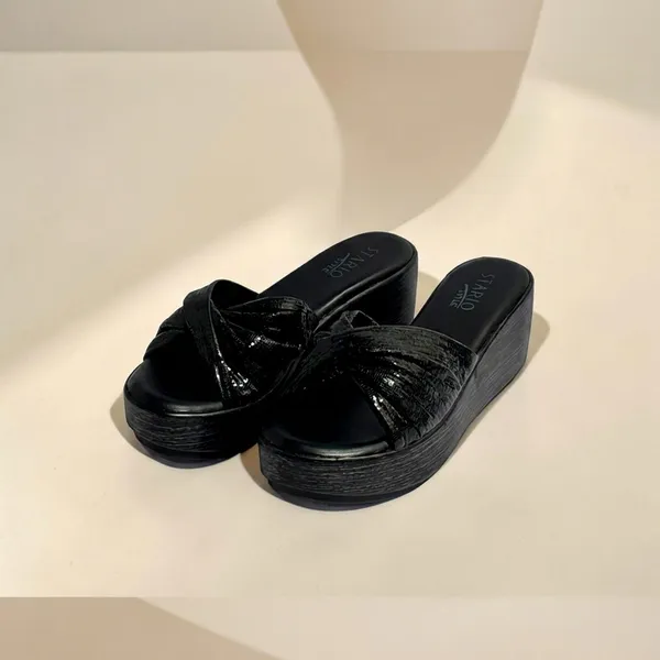 Stylish_Black_Platform_Slide_Sandals_With_Criss-Cross_Straps